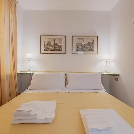 Elegant Inside The Forum Apartment Rome